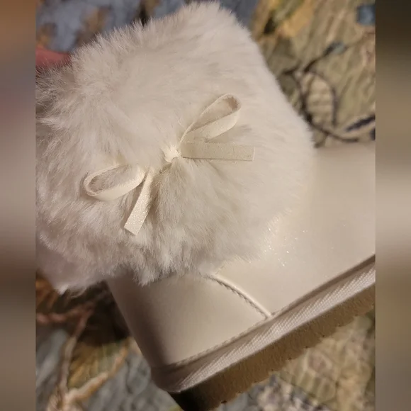 White Faux Fur Toddler Boots - Picture 5 of 5